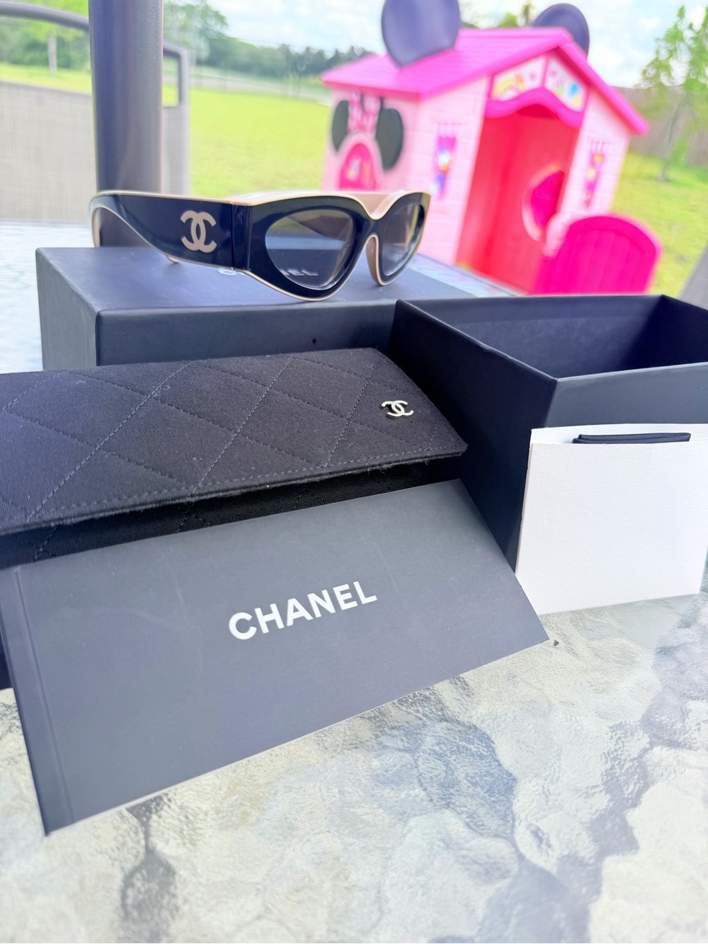 CHANEL Black and Nude Cat-Eye Sunglasses - Picture 5 of 8